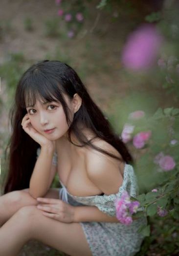 年轻母亲观看