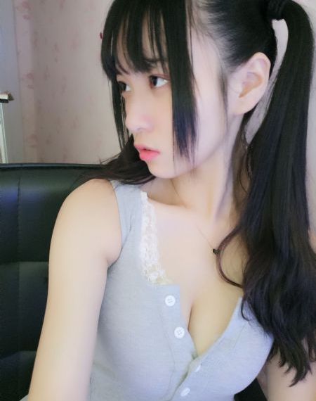 年轻的女老师