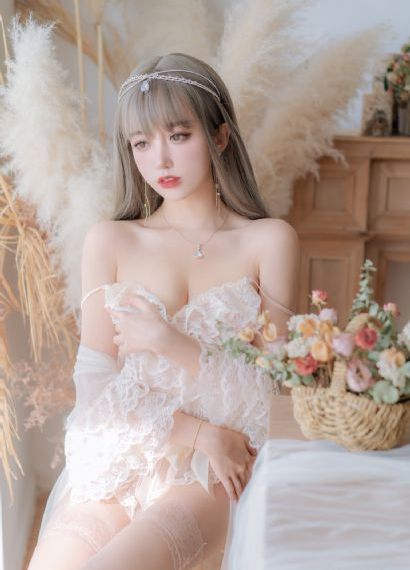 《年轻的女教师2》在线观看